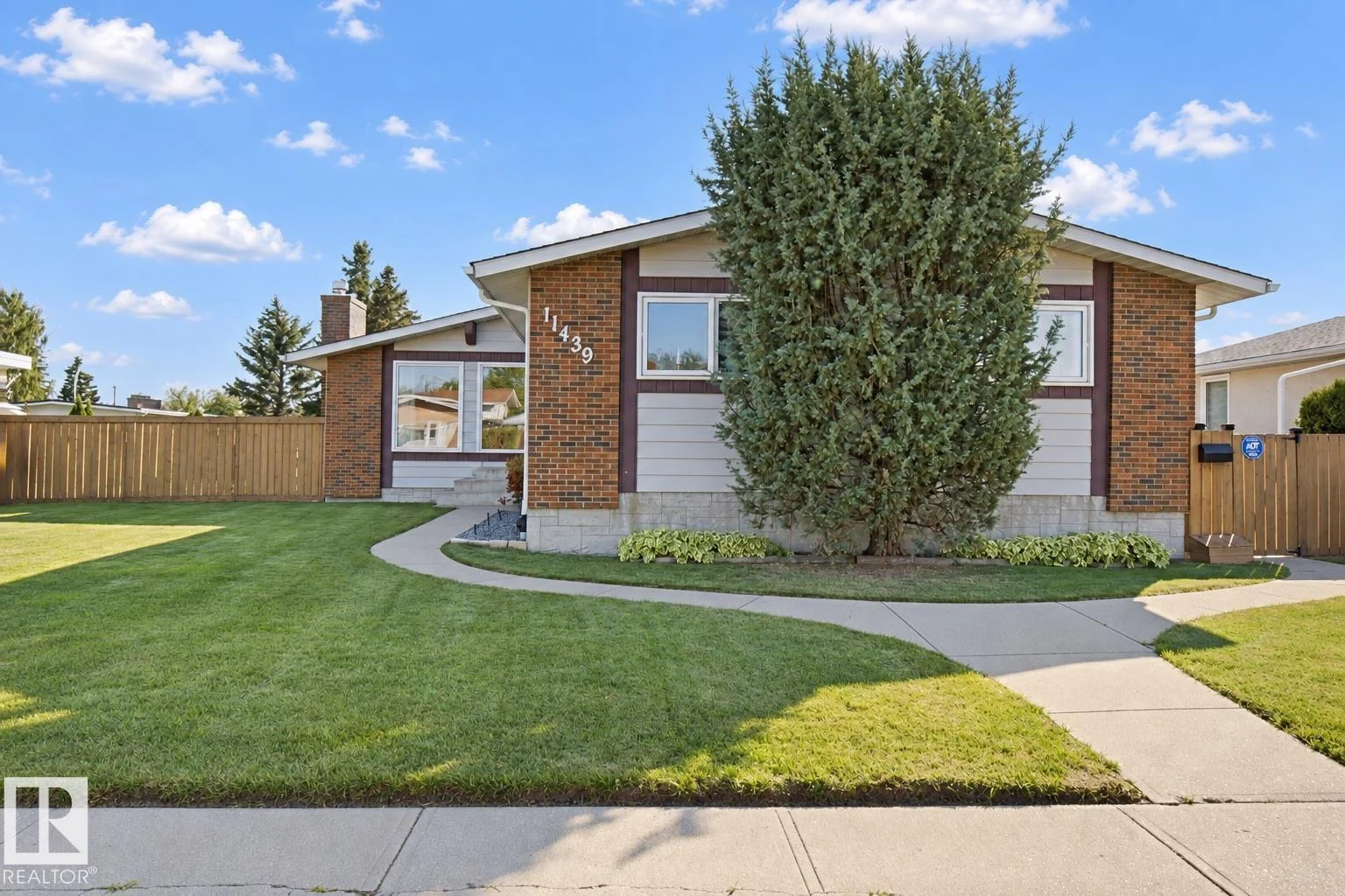 11439 144 AV NW NW, Edmonton