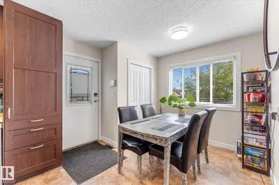 Photo 2 of 16012 98 AV NW