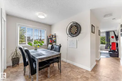 Photo 3 of 16012 98 AV NW