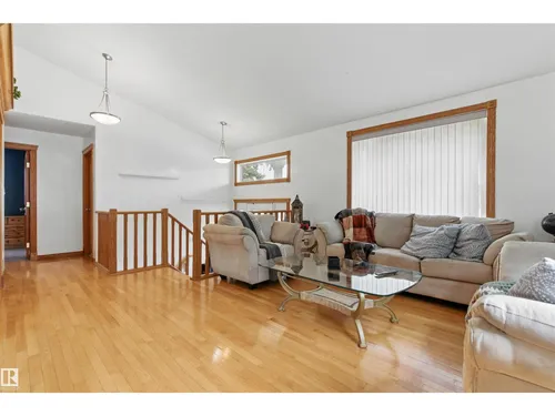 9716 160 ST NW