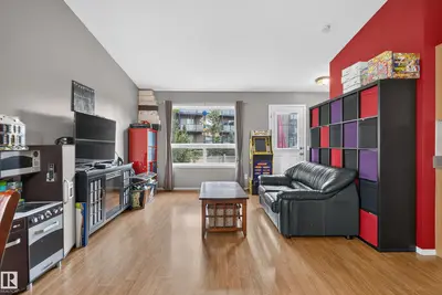 Photo 4 of 13915 137 ST NW