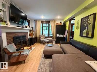 Photo 2 of 10994 126 ST NW