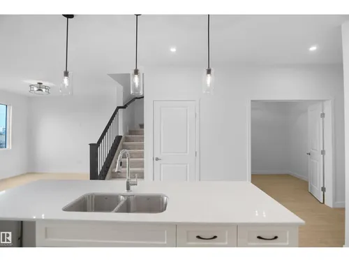 2204 194 ST NW
