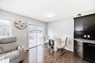 Photo 4 of 6419 18 AV SW