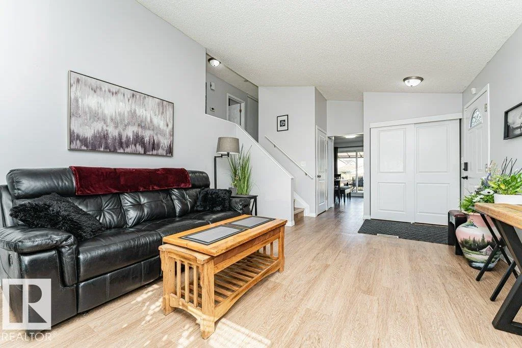 6 KINISKI CR NW, Edmonton