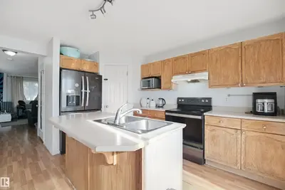 Photo 4 of 15911 38 ST NW