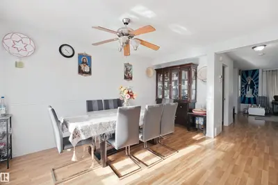 Photo 3 of 15911 38 ST NW