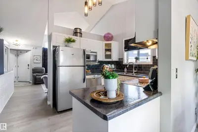 Photo 4 of 58 HARCOURT CR