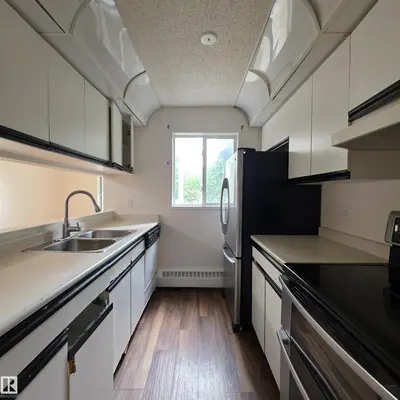 Photo 2 of #201 17467 98A AV NW