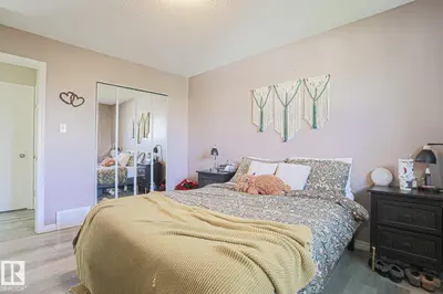Photo 3 of 21 BURLINGTON AV