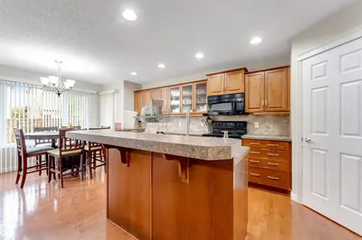 Photo 4 of 3012 25 AVE AV NW