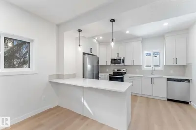 Photo 2 of 12033 92 ST NW