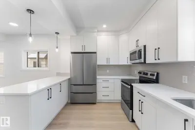 Photo 3 of 12033 92 ST NW