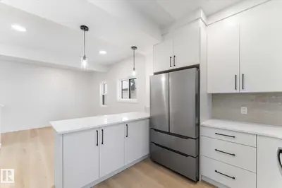 Photo 4 of 12033 92 ST NW