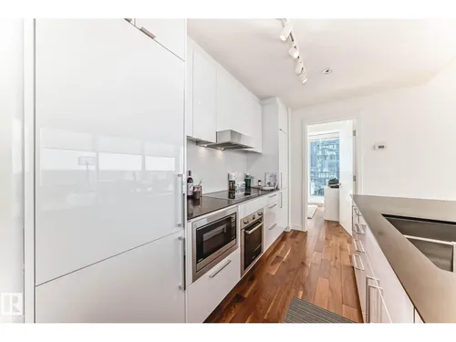 #3710 10360 102 ST NW
