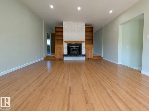 9523 134 AV NW