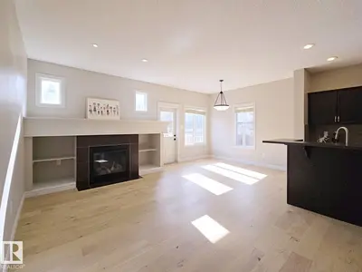 Photo 1 of 11525 18A AV SW
