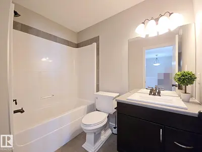 Photo 2 of 11525 18A AV SW