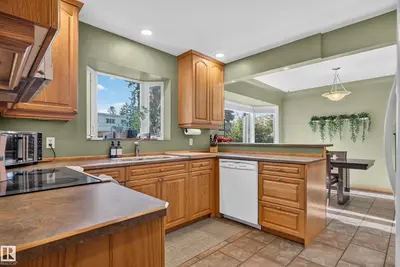 Photo 3 of 14611 109 AV NW