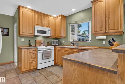 Photo 2 of 14611 109 AV NW