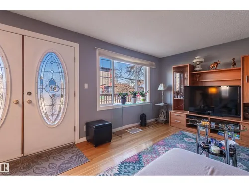 10532 157 ST NW