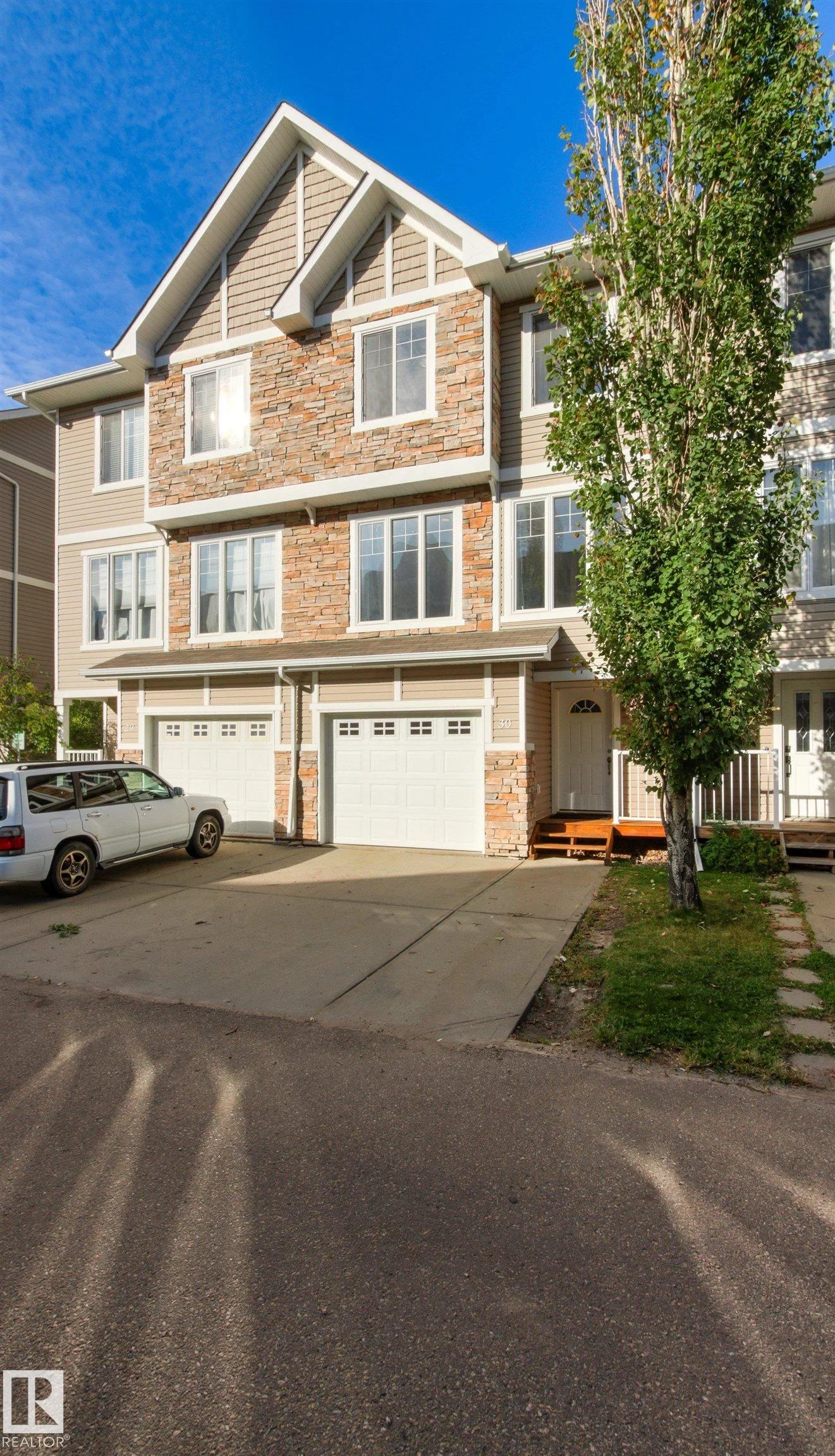 #30 9904 101, Morinville