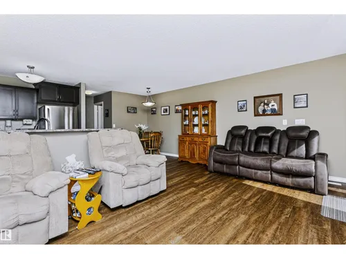 #30 9511 102 AV