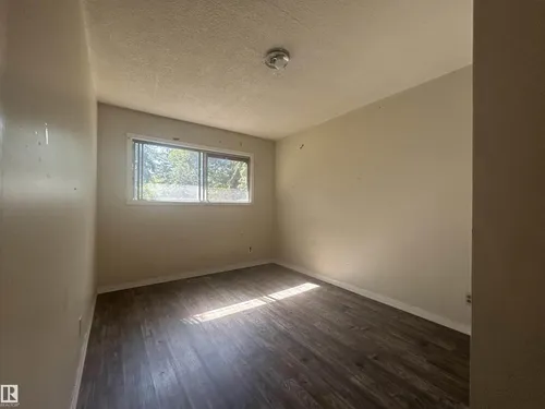 10450 69 AV NW
