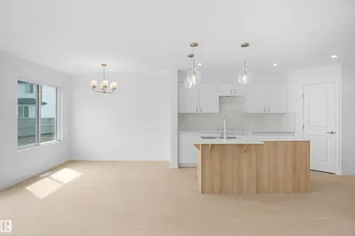 Photo 4 of 18818 29 AV NW