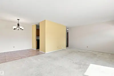 Photo 2 of 10511 19 AV NW