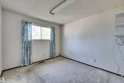Photo 4 of 3813 134 AV NW