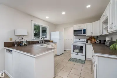 Photo 3 of 11236 40 AV NW