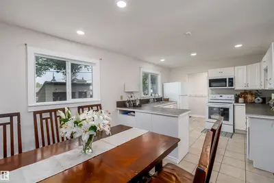 Photo 2 of 11236 40 AV NW