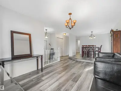 Photo 3 of 3467 39 ST NW