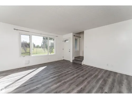 11363 22 AV NW