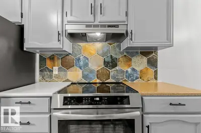 Photo 3 of 11343 22 AV NW