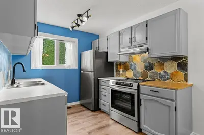 Photo 2 of 11343 22 AV NW