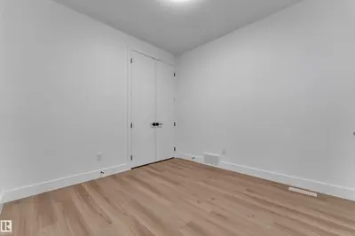 Photo 3 of 3604 44 AV