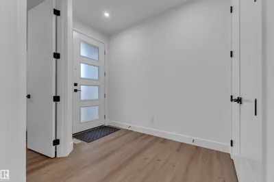 Photo 2 of 3604 44 AV
