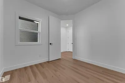 Photo 4 of 3604 44 AV