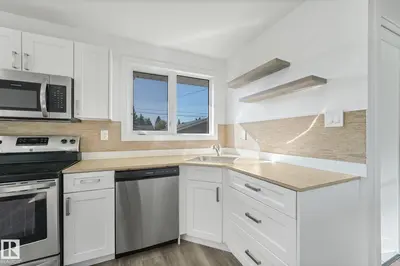 Photo 2 of 13524 62 ST NW