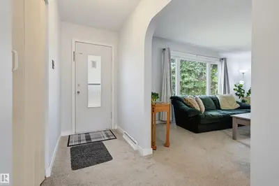 Photo 3 of 13655 122 AV NW