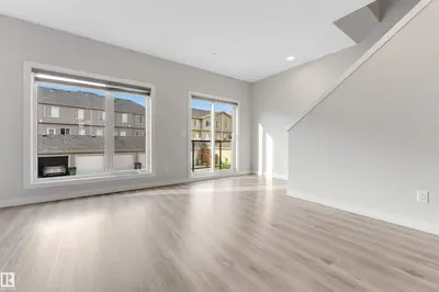 Photo 4 of 11910 35 AV SW