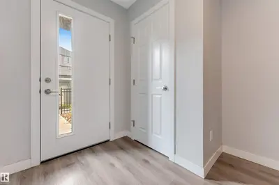 Photo 2 of 11910 35 AV SW