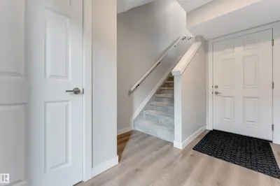 Photo 3 of 11910 35 AV SW