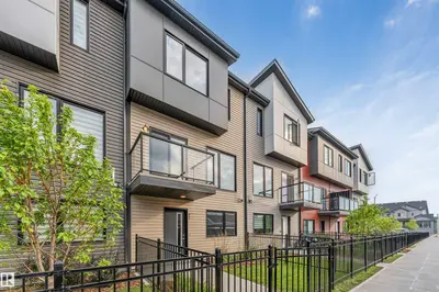 Photo 1 of 11910 35 AV SW