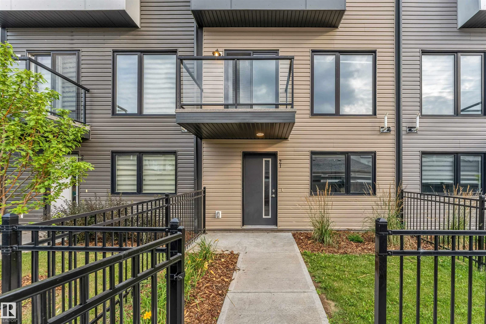 11910 35 AV SW, Edmonton