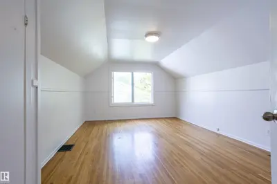 Photo 4 of 13716 115 AV NW