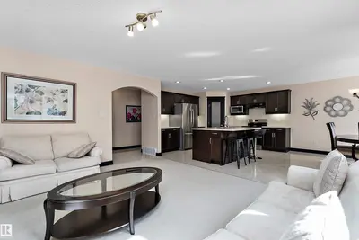 Photo 3 of 11515 16 AV SW