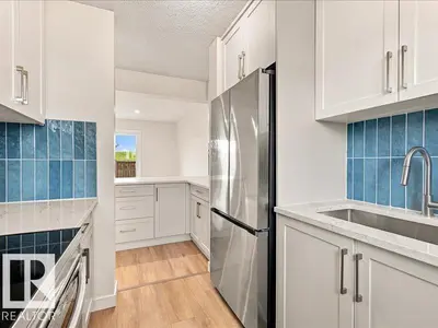 Photo 4 of 18325 66 AV NW